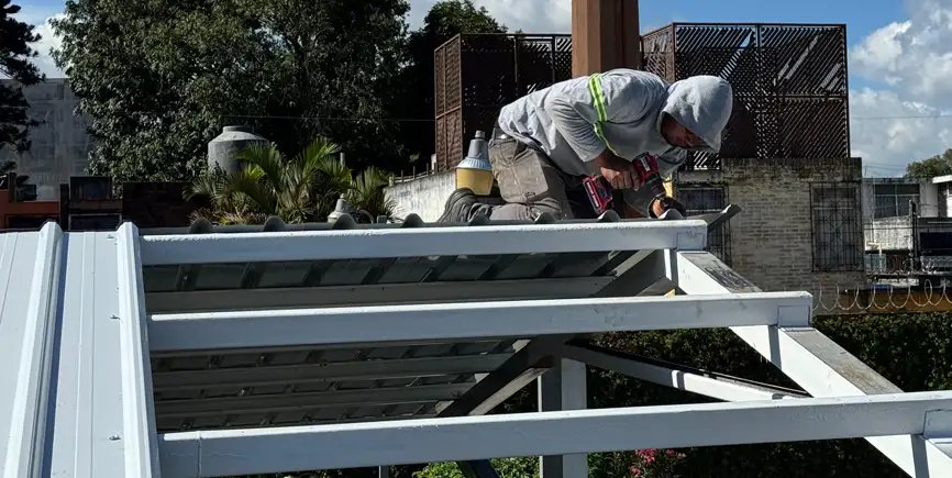 instalación láminas troqueladas y paneles guatemala