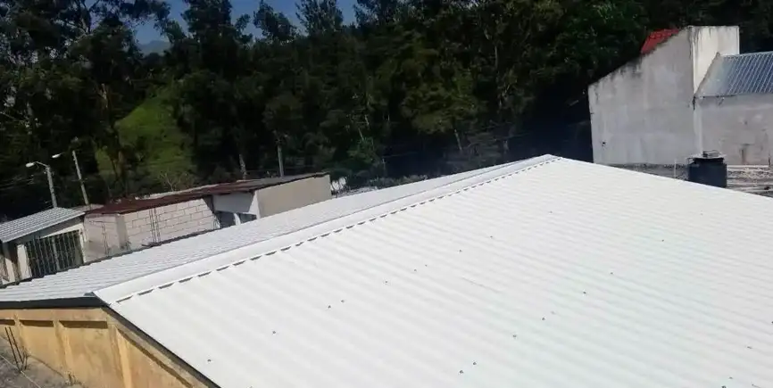 instalación láminas troqueladas y paneles guatemala